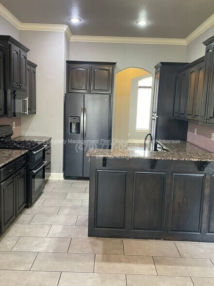 Building Photo - 8763 Apple Glen