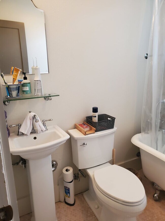 Building Photo - Laurel220 (KC-JF)