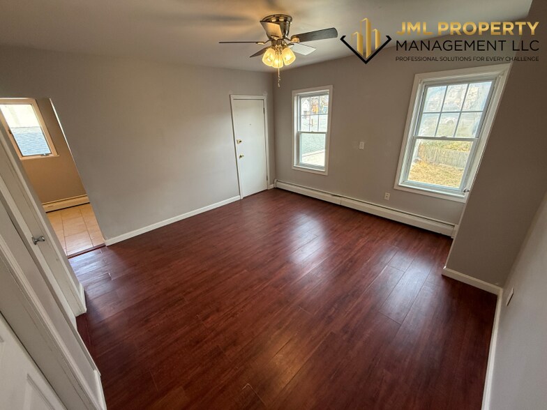 Building Photo - 834 Eastern Ave