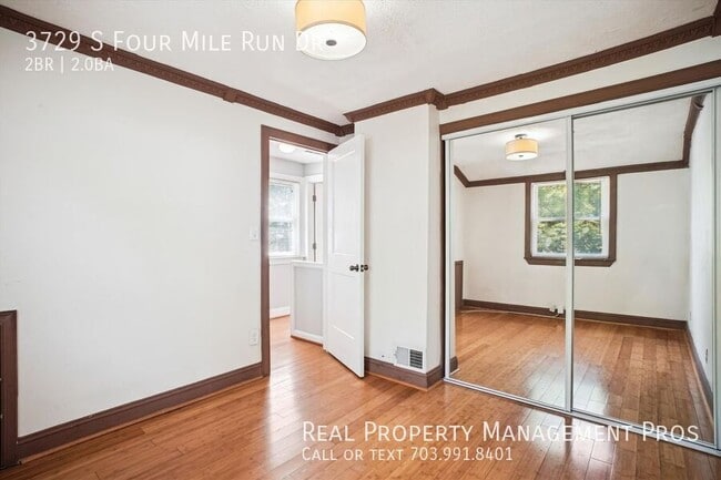 Building Photo - 3729 S Four Mile Run Dr