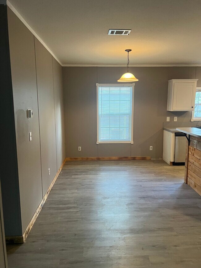 Building Photo - 477 Windwood Dr