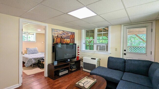 Building Photo - 52 Crestview Dr