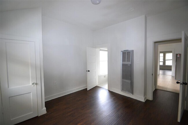 Building Photo - 1517 Bonnie Brae St