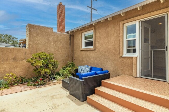 Building Photo - Furnished & Remodeled 1BR Guest House w/ Private Entry – Walk to Beach, Crown Point