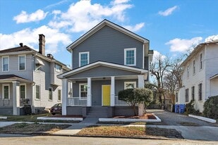 Building Photo - 55 Maple St