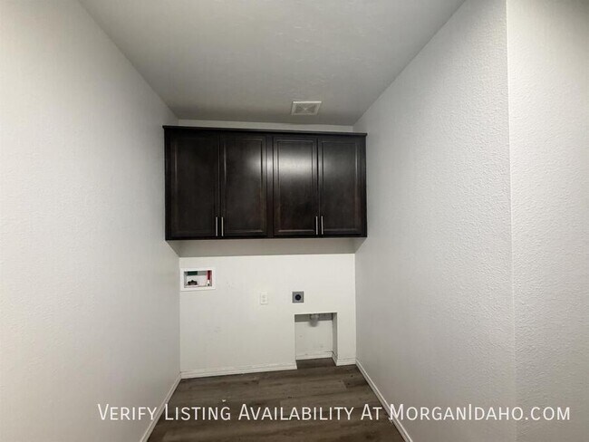 Building Photo - 7690 E Willard Dr