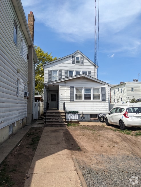 Building Photo - 309 Spencer St