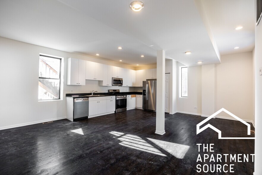 Building Photo - 1260 N Greenview Ave