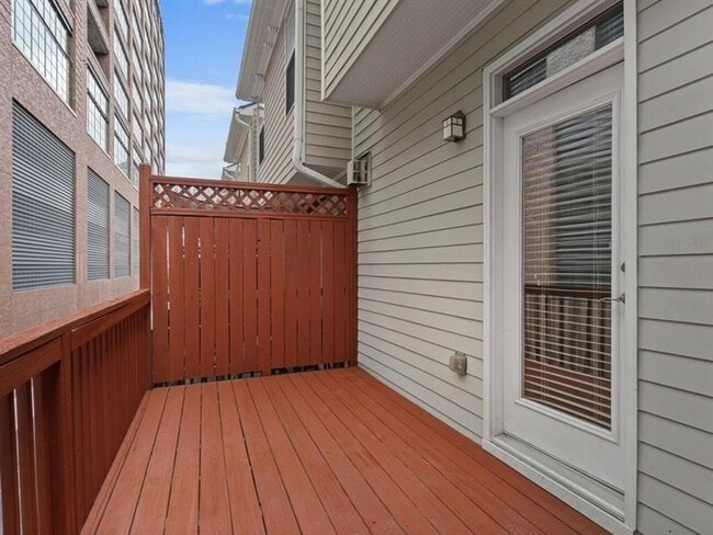 Building Photo - 205 16th St NW