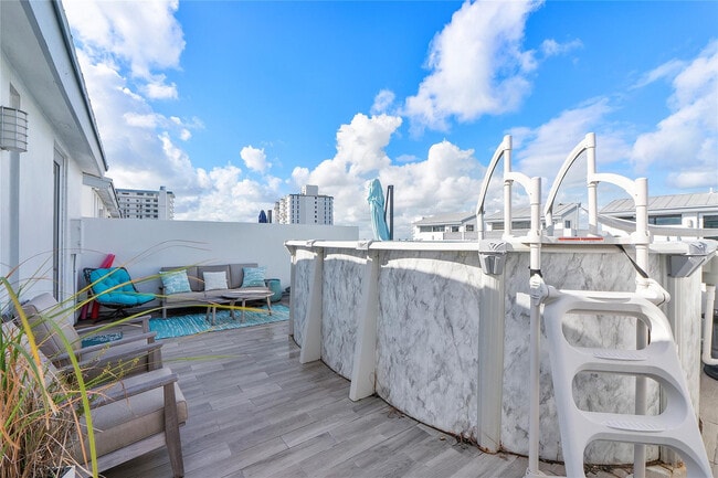 Building Photo - 3266 NE 15th St