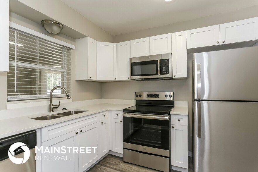 Building Photo - 2124 Almeria Way S
