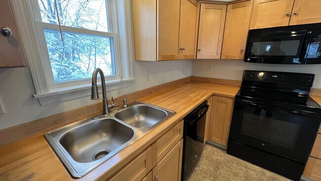 Building Photo - Conventional Style 3 BR Single Family Home...