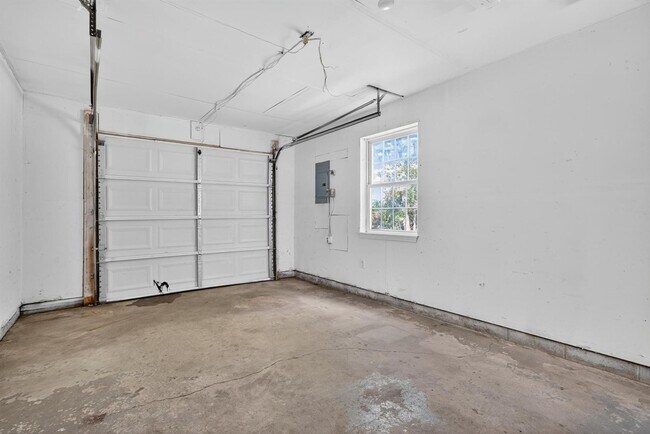 Building Photo - 531 NY-211