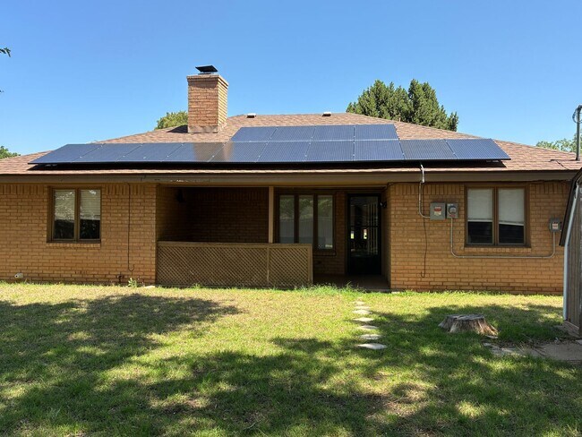 Building Photo - Three bedroom, two bath home available for lease!