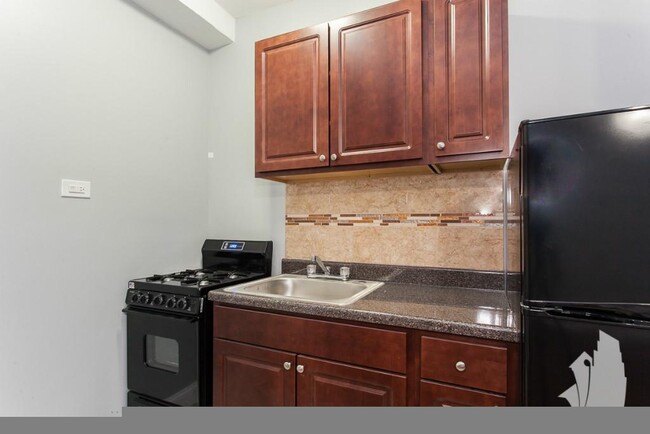 Building Photo - 1 bedroom in Chicago IL 60626