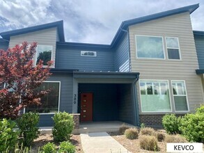 Building Photo - Lovely New Townhouse