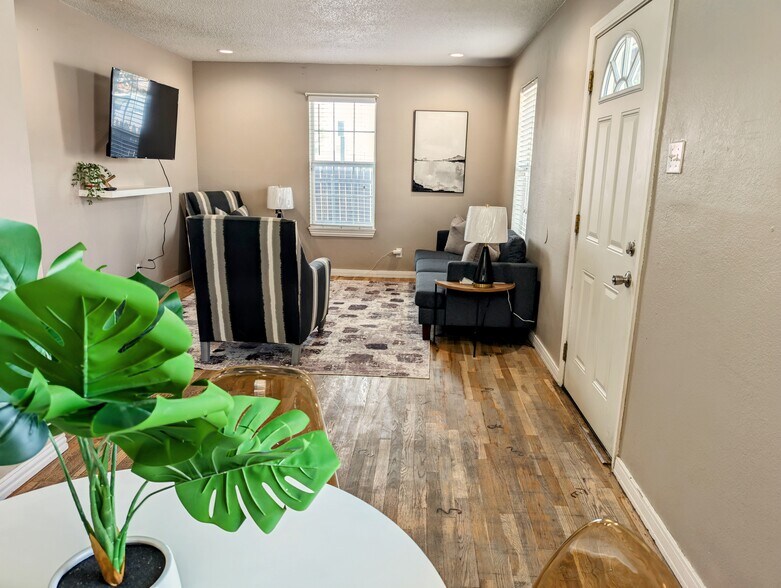 Building Photo - 109 State Ave