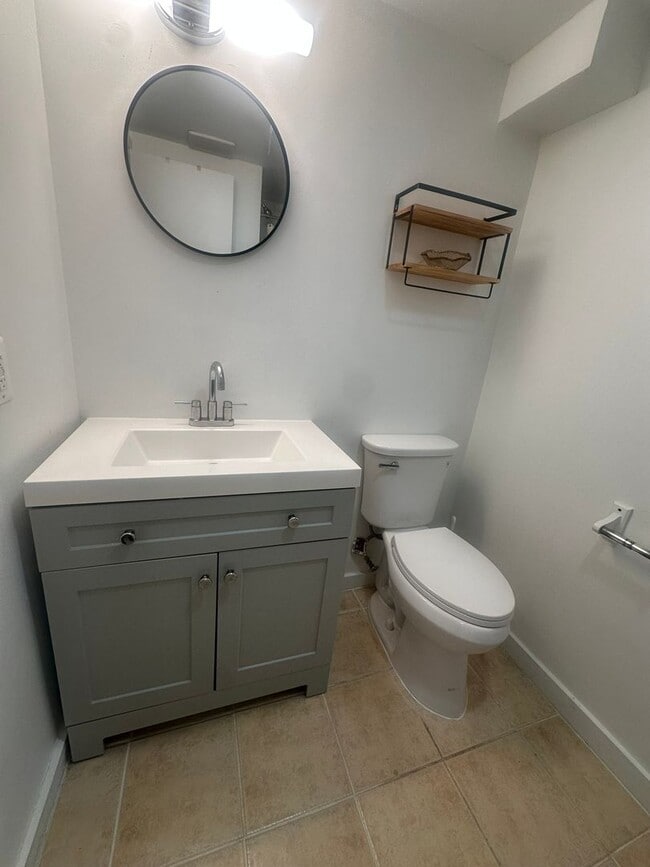 Building Photo - Modern Basement Unti 1 Bedroom/1 Bath, Recently renovated, new stainless steel appliances, floori...