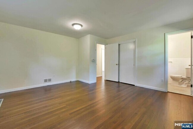 Building Photo - 4 Marconi St