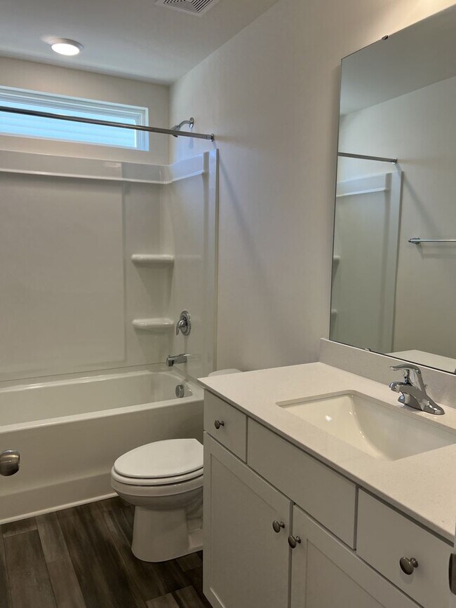 Building Photo - $1,000 Off First Full Month Rent