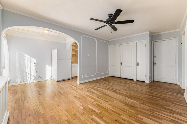 Building Photo - 1365 N Corona St