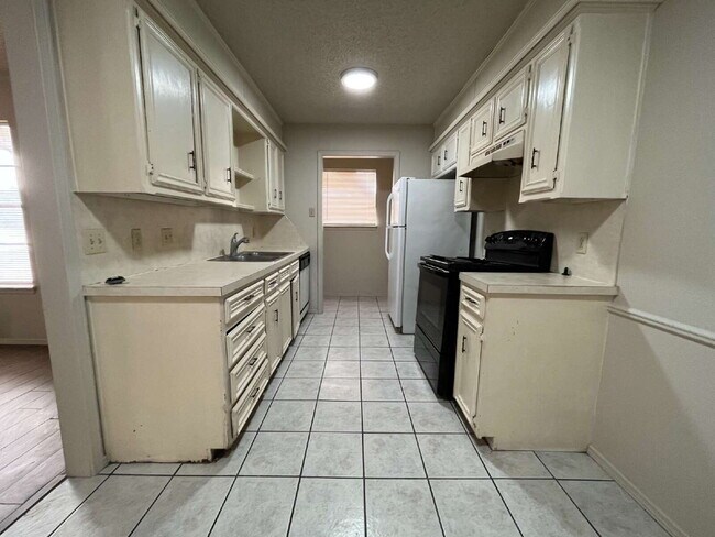 Building Photo - Affordable 2-Bedroom in South Lubbock