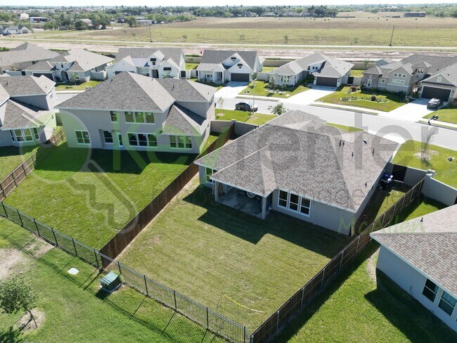 Building Photo - 4708 Ensenada Ave