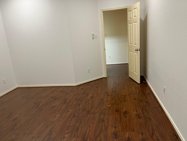 Building Photo - 615 Denali Dr