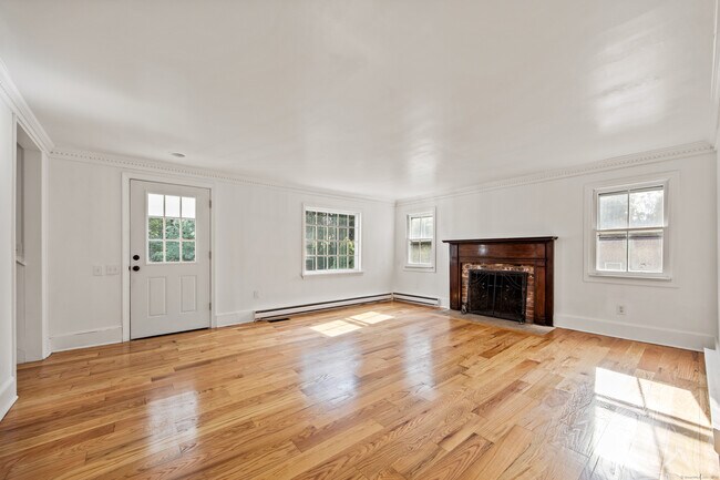 Building Photo - 2921 Nichols Ave