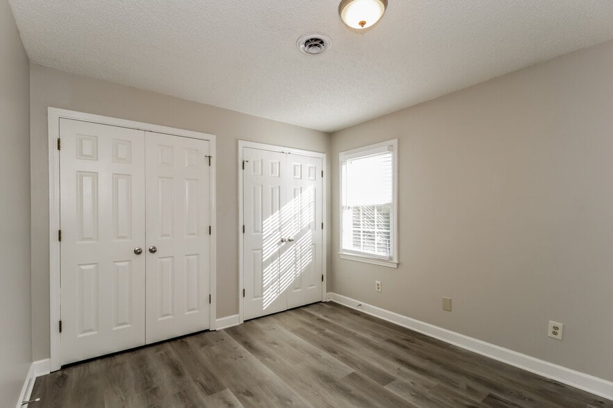 Building Photo - 5176 Ray Ct