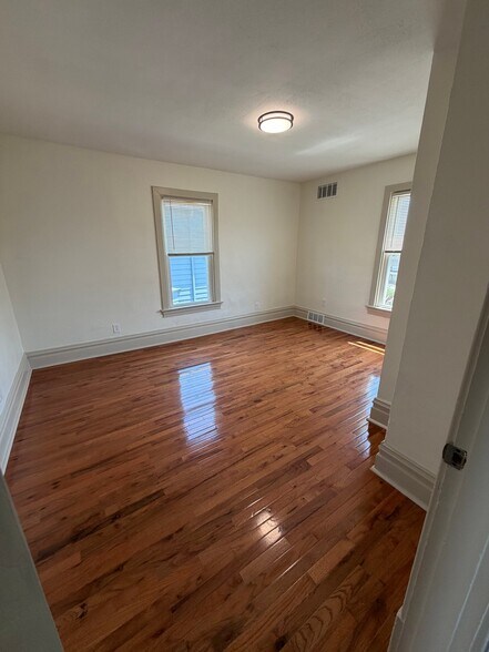 Building Photo - 1208 Elwell St