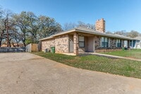 Building Photo - Stylish Half-Duplex in Arlington