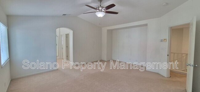 Building Photo - 2080 Mariposa Dr