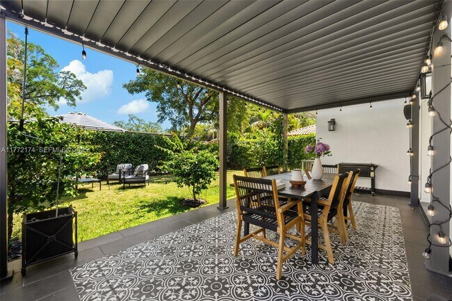 Building Photo - 911 SW 57th Ave