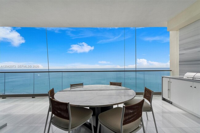 Building Photo - 17901 Collins Ave