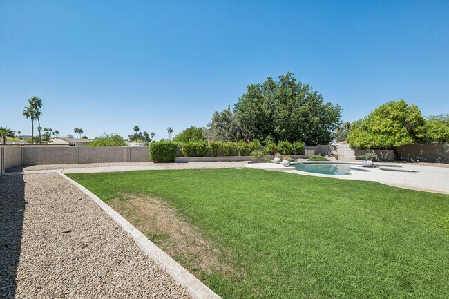 Building Photo - 13222 N 1st Ave