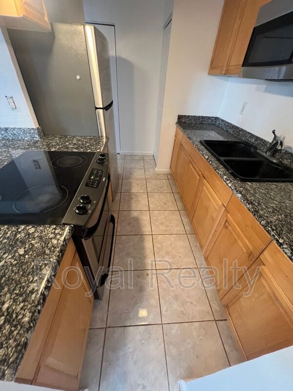 Building Photo - 94-433 Lanikuhana Pl