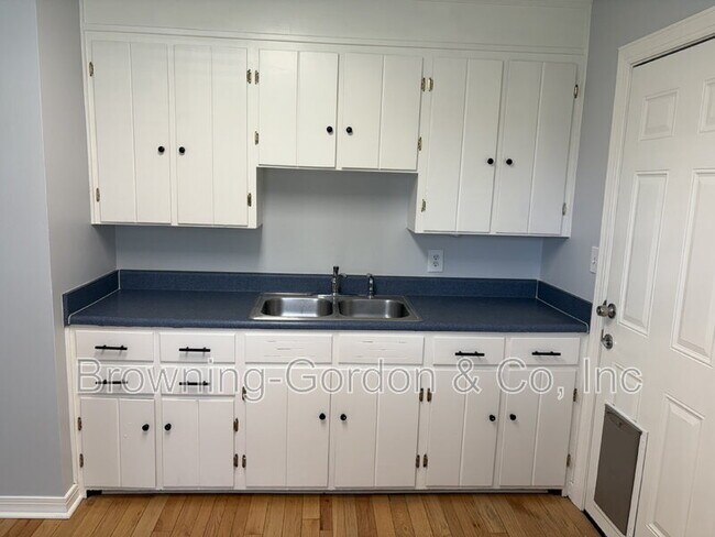 Building Photo - 538 Fairlane Dr