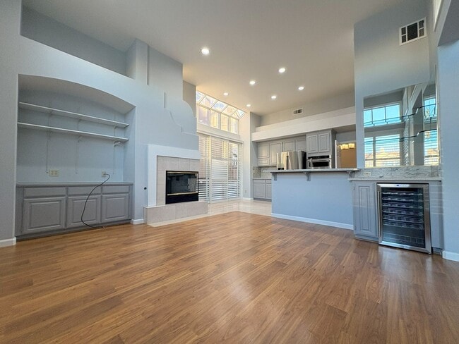 Building Photo - Charming Waterfront Single Family Home in Redwood Shores Available Now!