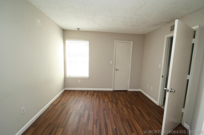 Building Photo - 1000 Crystal Way