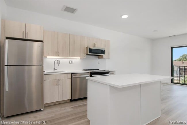 Building Photo - 7410 Kercheval Ave