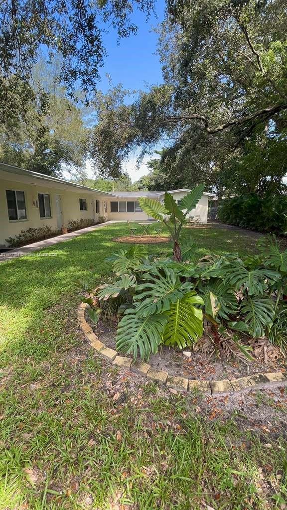 Building Photo - 780 NE 122nd St