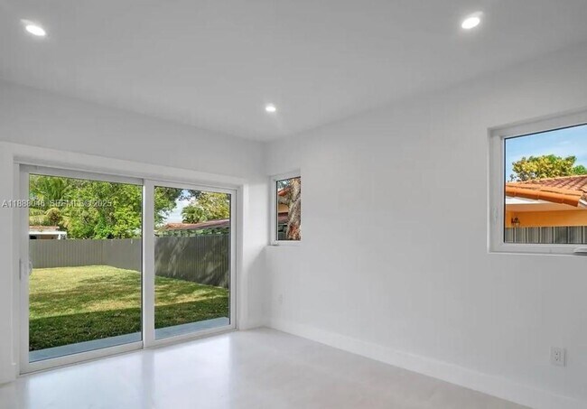 Building Photo - 6329 SW 23rd St