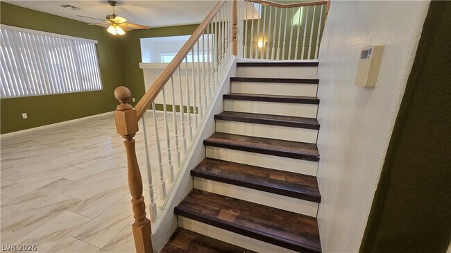 Building Photo - 3902 W El Campo Grande Ave