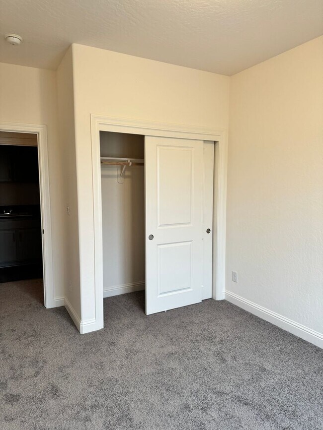 Building Photo - Single Family Home