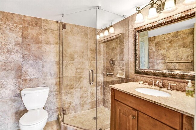 Building Photo - 1160 Hillsboro Mile