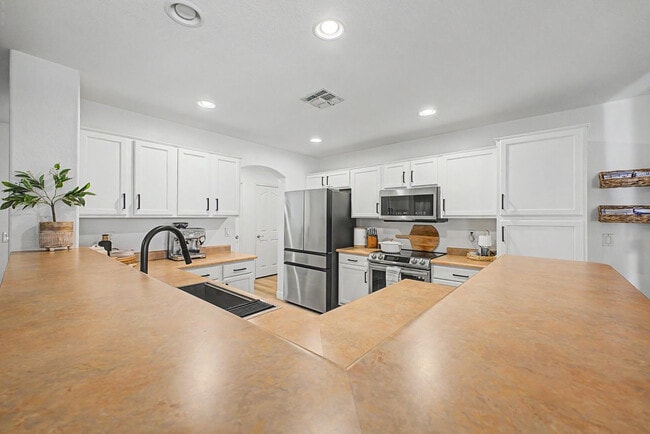 Building Photo - 15923 W Marconi Ave