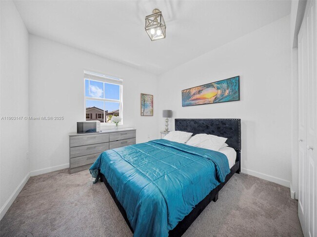 Building Photo - 1411 SE 26th Rd