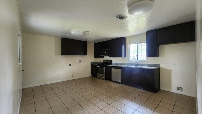 Building Photo - 6114 Hartwick Rd