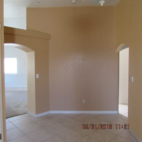 Building Photo - 3 Bedroom 2 bathroom 3 car garage